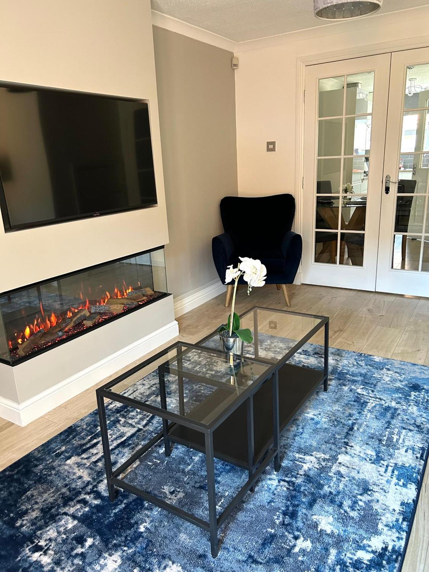 3 Bedroom - 2 Bathroom Townhouse In Corstorphine Near Murrayfield Stadium - Direct Bus To Centre In 20 Minutes - Two Private Parking Spaces - Private Sunny Garden - Recently Refurbished Edinburgh